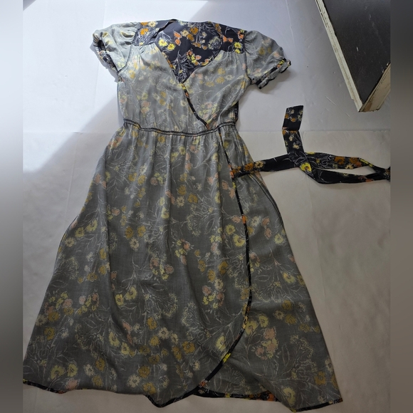 Velvet by graham and Spencer wrap dress. Boho floral, small - Picture 9 of 15
